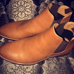 Steve Madden Chelsea boots